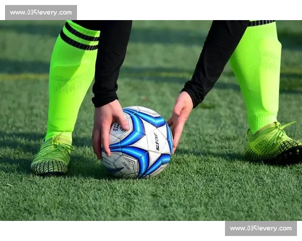 高清流畅足球赛事直播APP下载畅享实时精彩对决全程不漏每一球 - 副本 - 副本 (33) - 副本 - 副本