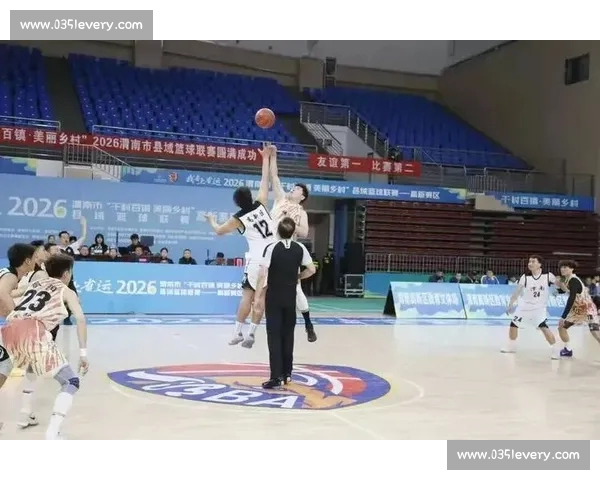 今日篮球赛激战连连,精彩比分揭晓球迷热议不断 今日篮球赛激战连连,精彩比分揭晓球迷热议不断